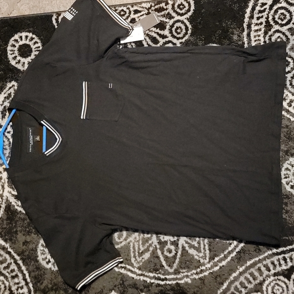 T-Shirt - Picture 1 of 5